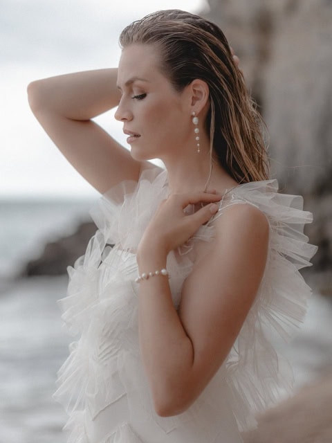 COASTLINE PERLENOHRRINGE
🤍 Lange Ohrringe mit je sechs verschieden großen Süßwasserperlen in einem cleanen Design