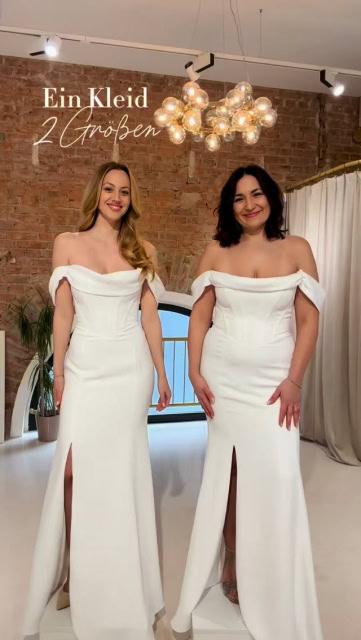 Ein Kleid - 2 Größen 🤍
Und das Beste?
Es sieht in beiden Größen einfach wunderschön aus. 🤍
Denn: Es kommt nicht auf die Zahl im Etikett an – sondern darauf, dass du dich wohl, sicher und wunderschön fühlst.
Und genau dafür sind wir da:
Wir stylen jeden Körpertyp perfekt – mit Gefühl, Erfahrung und ganz viel Liebe.