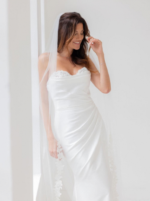 Neue SCHLEIER 🤍
Mädels, bei uns sind in den letzten Tagen neue Schleier in den unterschiedlichsten Längen und Stilen eingetroffen.
Denkt daran, dass wir diese auch für euch bestellen müssen und nicht immer in großer Menge auf Lager haben. 🤍