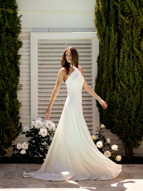 new collection 🤍
Dieses high-neck Brautkleid begeistert mit klarer A-Linie, edlem Satin, zartem Seidentüll und einem stilvollen Neckholder-Rücken.
Integrierter Halt, raffinierte Nahtführung & ein moderner Beinschlitz machen ihn zur perfekten Wahl für Bräute, die zeitlose Eleganz mit einem Hauch Contemporary lieben. 🤍