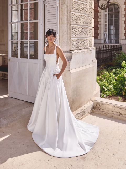 new collection 2026/27
Brautkleid Madeline 🤍
Satin A-Linien Brautkleid mit square Ausschnitt und perlenbestickten Spitzenapplikationen.
Sichere dir jetzt deinen Neuberatungstermin:
• 0162/6940829
• info@labellemariee-brautatelier.de
• Kontaktformular auf unserer Website www.labellemariee-brautatelier.de